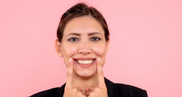 Read more about the article Hollywood Smile